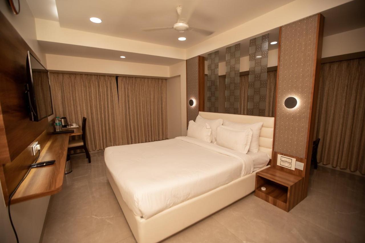 Hotel Naaz Executive Βομβάη Εξωτερικό φωτογραφία