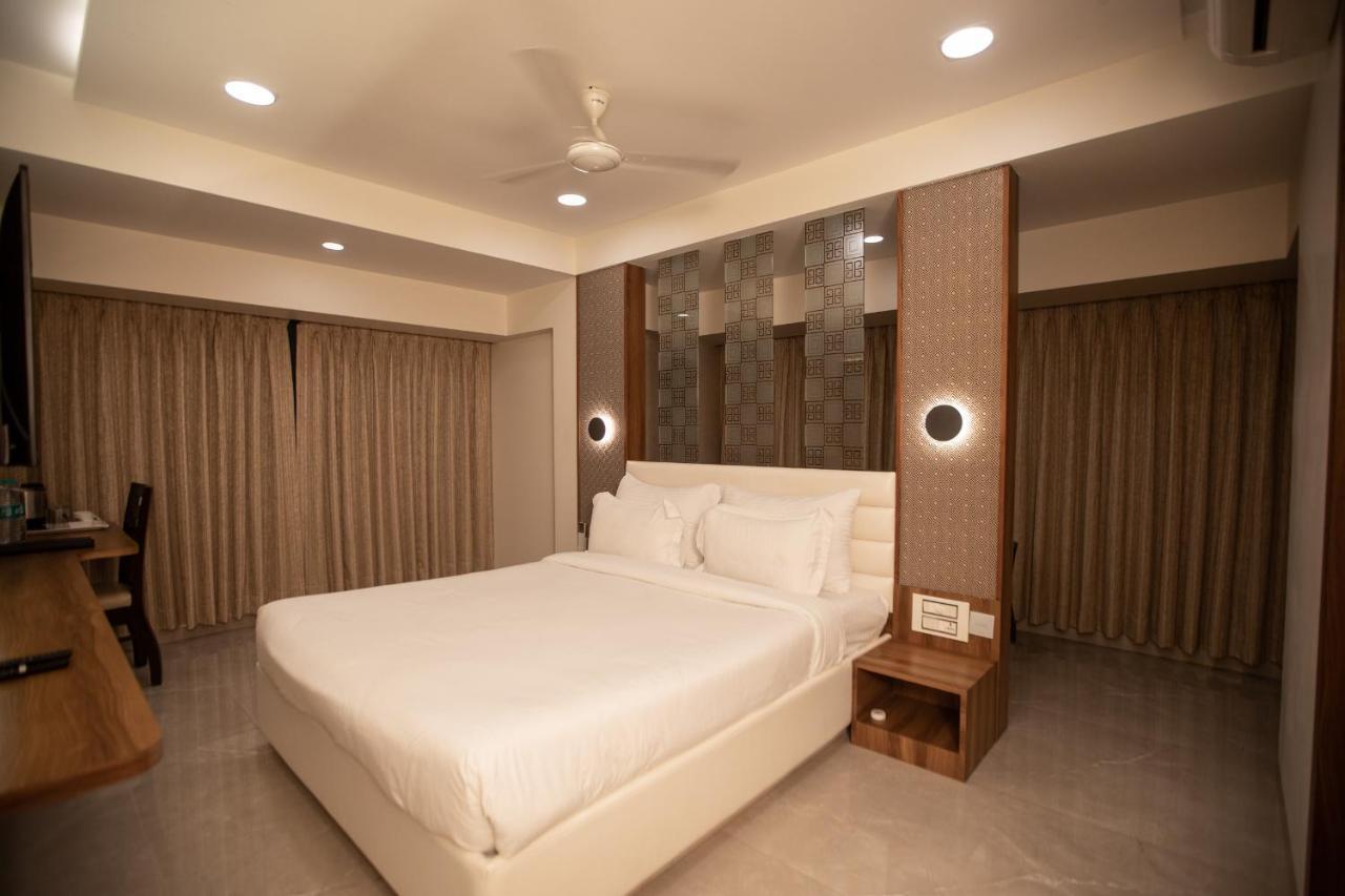 Hotel Naaz Executive Βομβάη Εξωτερικό φωτογραφία
