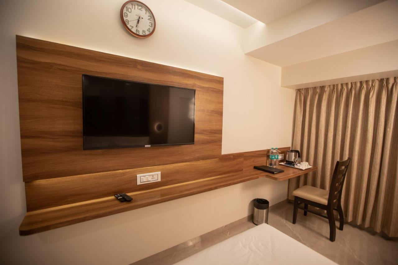 Hotel Naaz Executive Βομβάη Εξωτερικό φωτογραφία