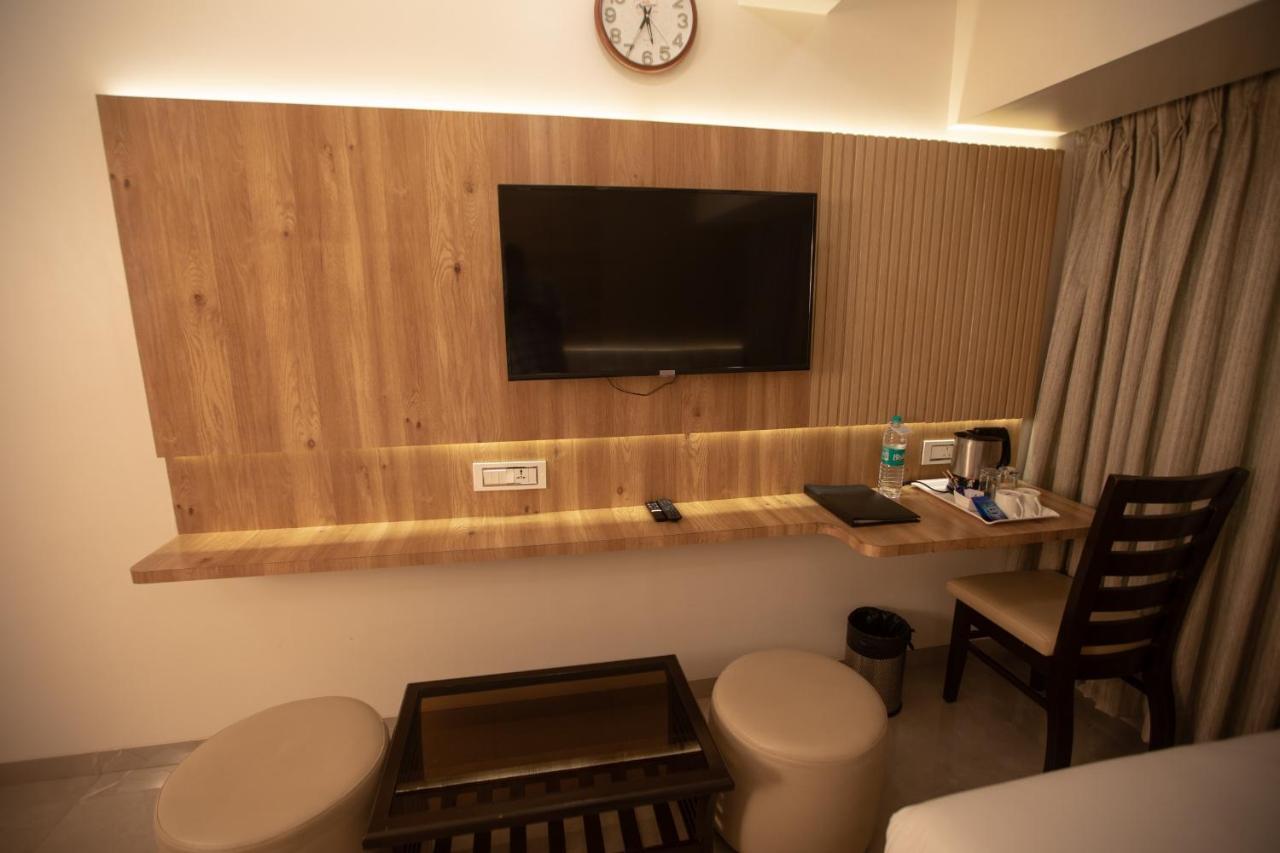 Hotel Naaz Executive Βομβάη Εξωτερικό φωτογραφία