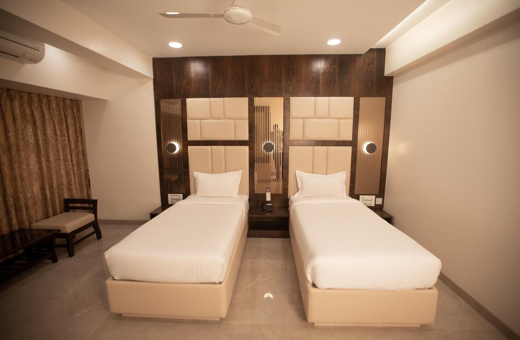 Hotel Naaz Executive Βομβάη Εξωτερικό φωτογραφία