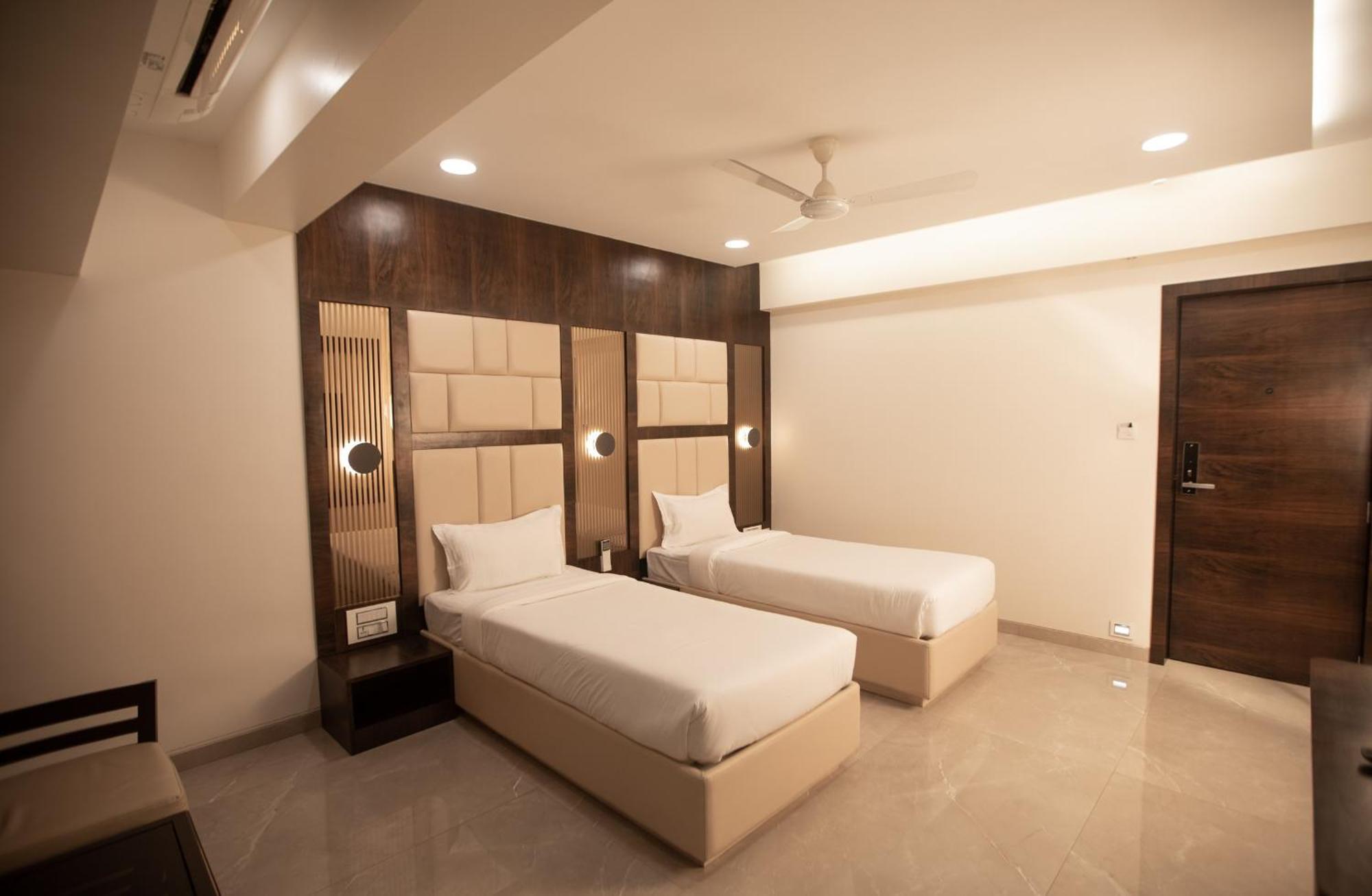Hotel Naaz Executive Βομβάη Εξωτερικό φωτογραφία