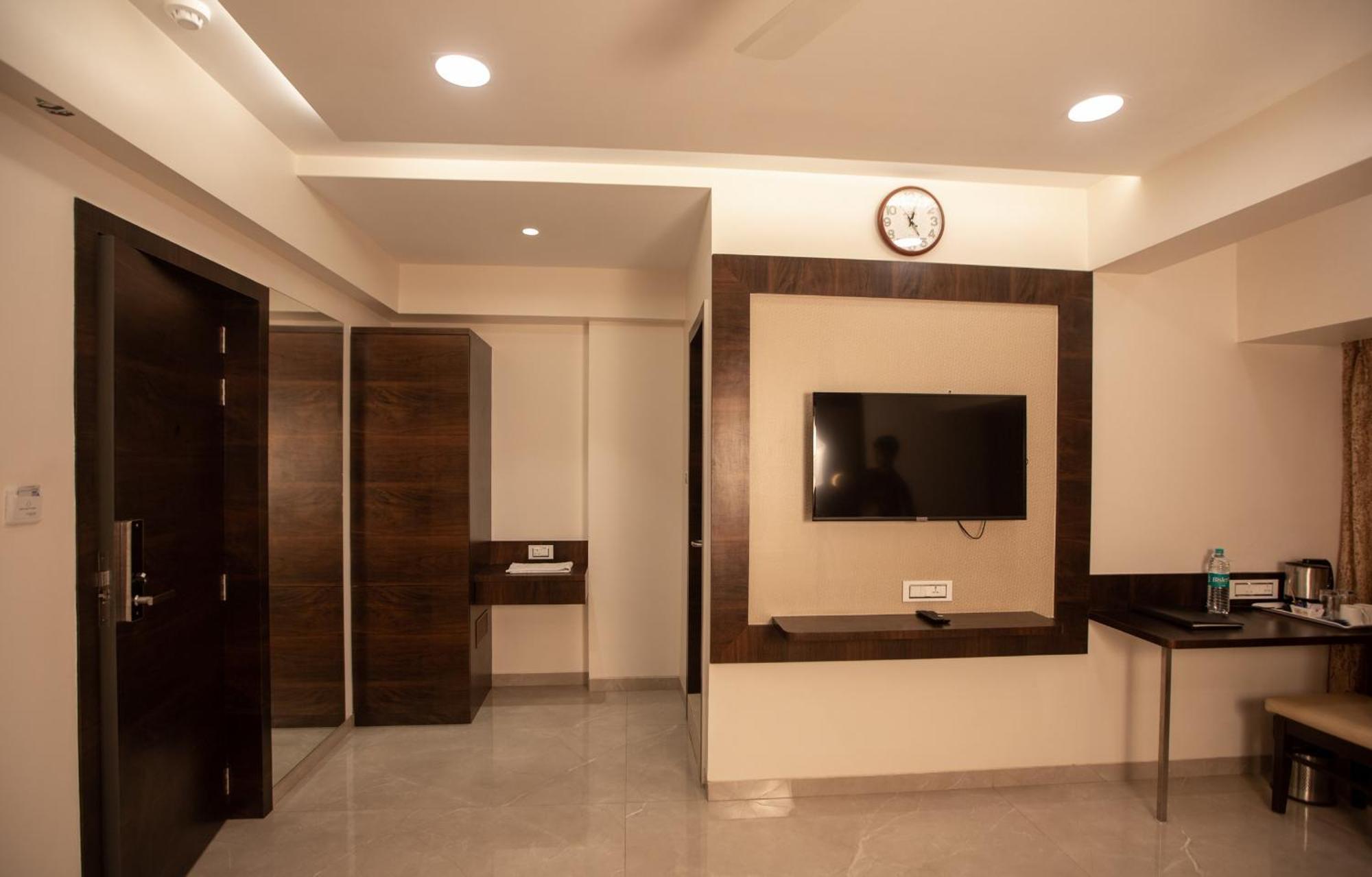Hotel Naaz Executive Βομβάη Εξωτερικό φωτογραφία