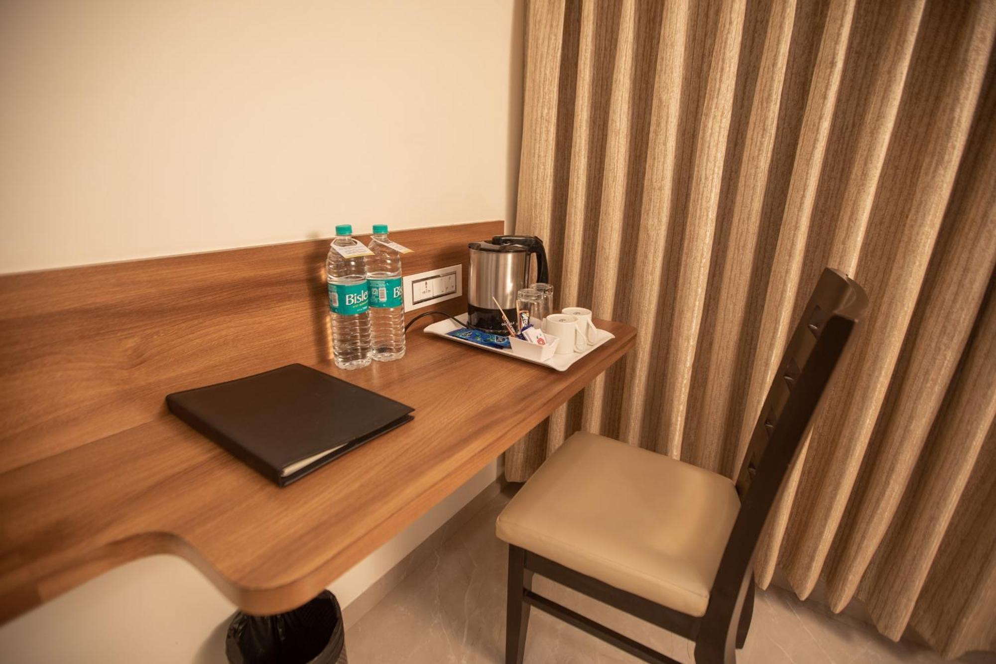 Hotel Naaz Executive Βομβάη Εξωτερικό φωτογραφία